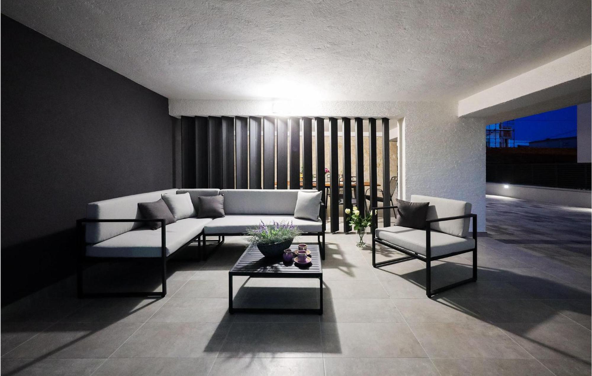 Lovely Apartment In Zadar With Wifi Exterior photo
